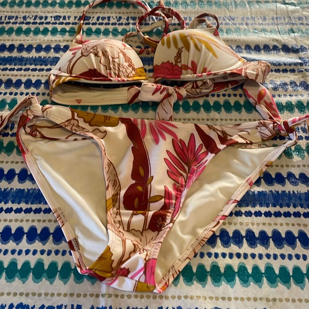 Hawaiian print bikini